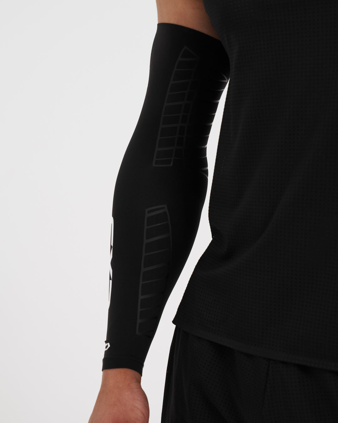 Apex Muscle Mirroring™ Compression Arm Sleeve - Black